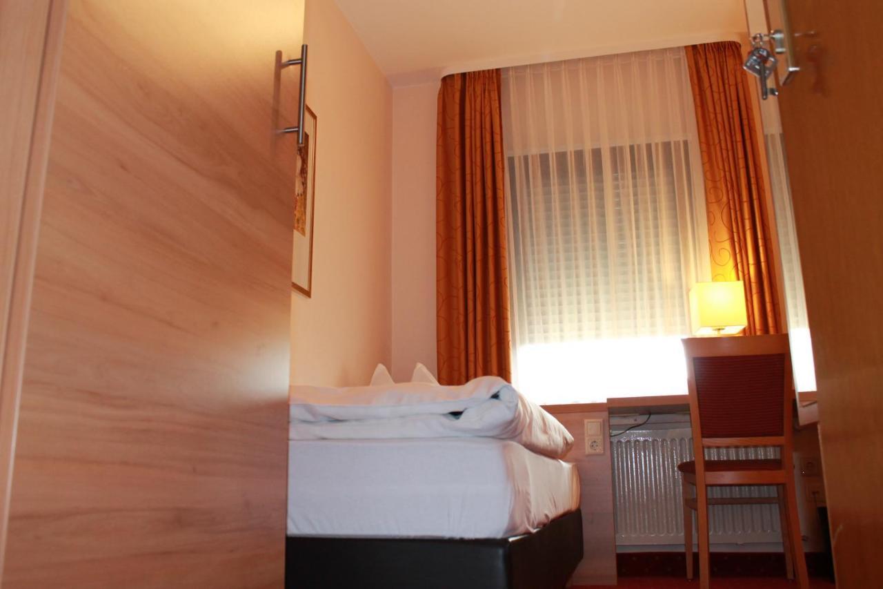 Hotel Huebler Frankfurt am Main Bagian luar foto