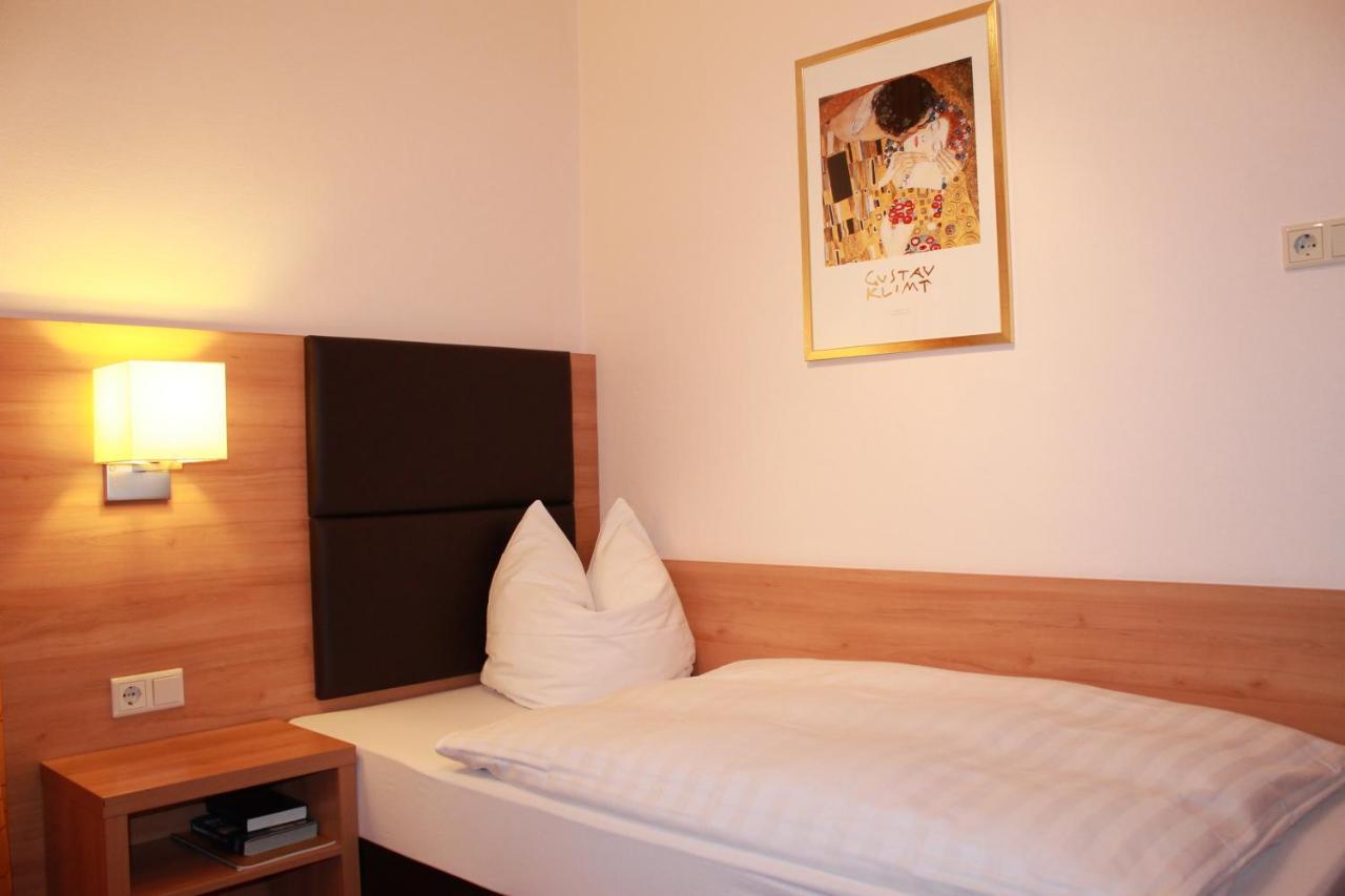 Hotel Huebler Frankfurt am Main Bagian luar foto