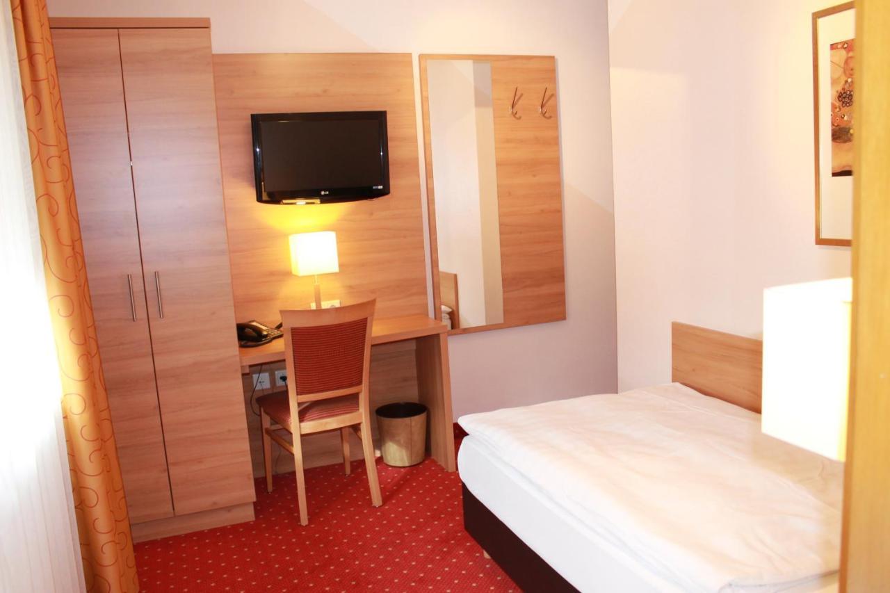 Hotel Huebler Frankfurt am Main Bagian luar foto